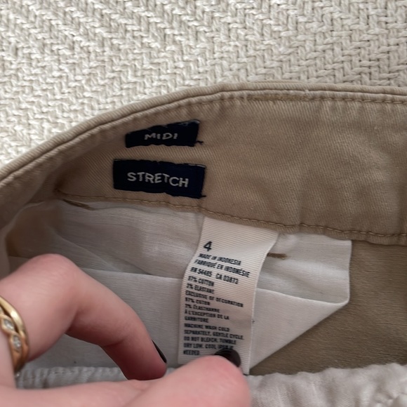 American Eagle Khaki Shorts - Picture 4 of 4